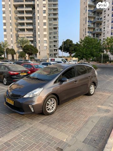 טויוטה פריוס פלוס