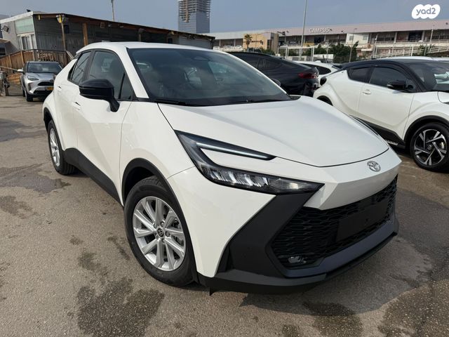 מודעת רכב טויוטה C-HR
