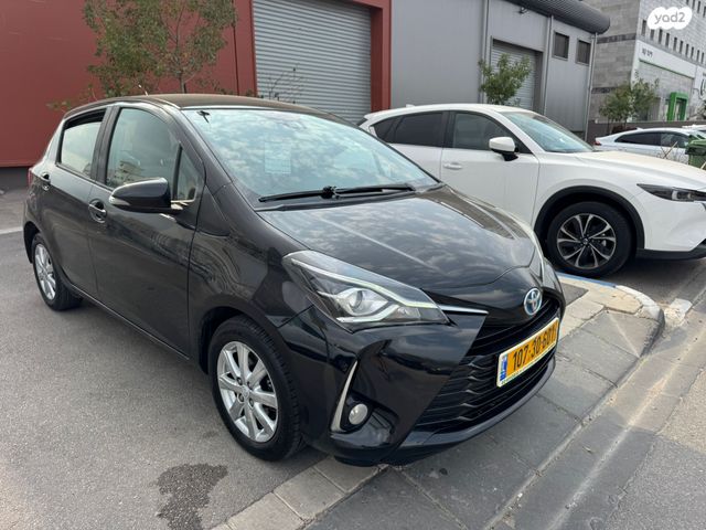 טויוטה יאריס