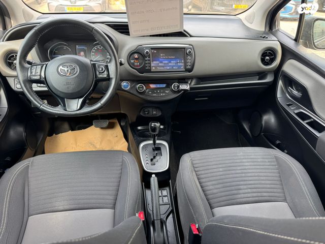 טויוטה יאריס