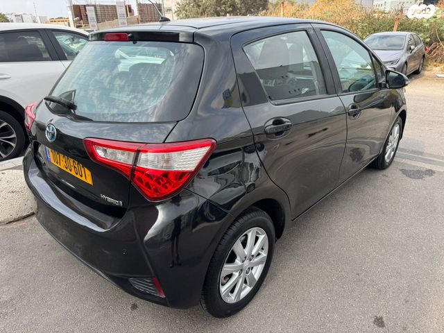 טויוטה יאריס