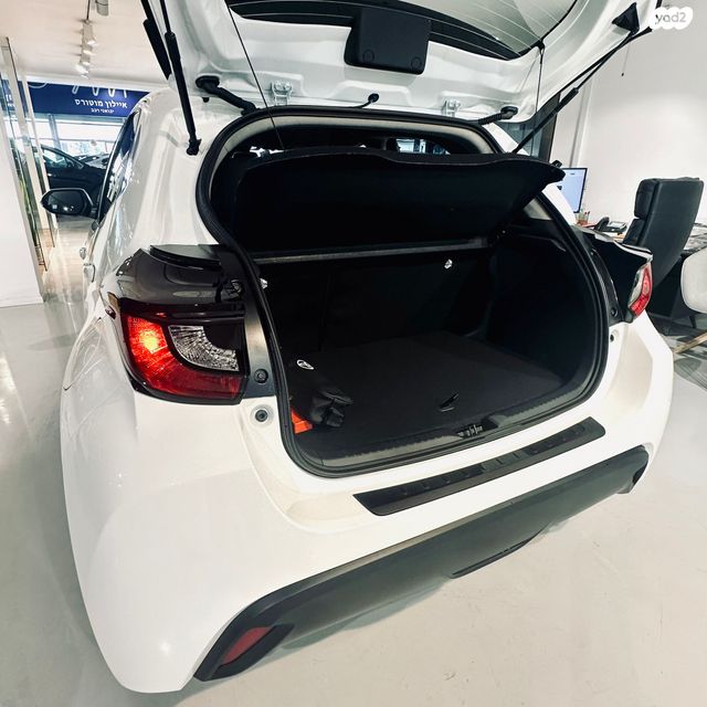 טויוטה יאריס