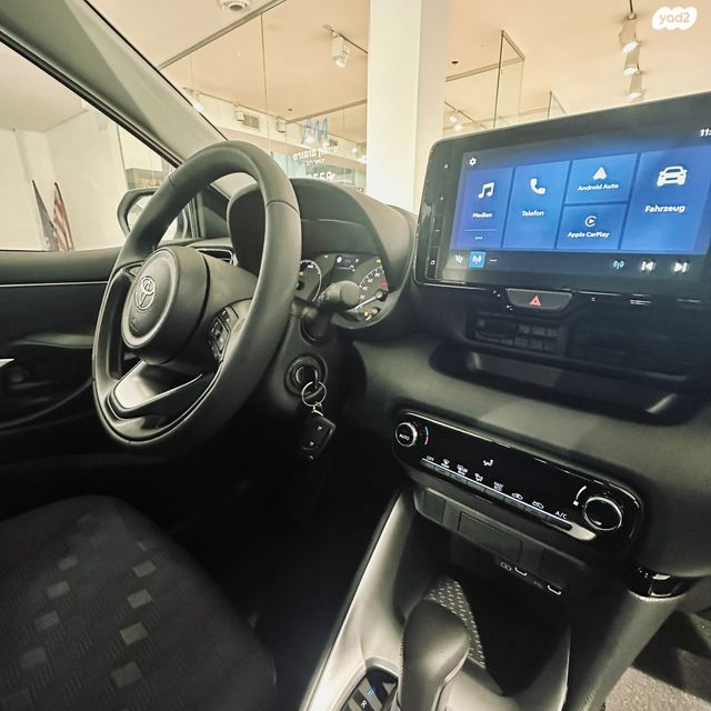 טויוטה יאריס