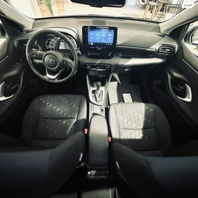 טויוטה יאריס