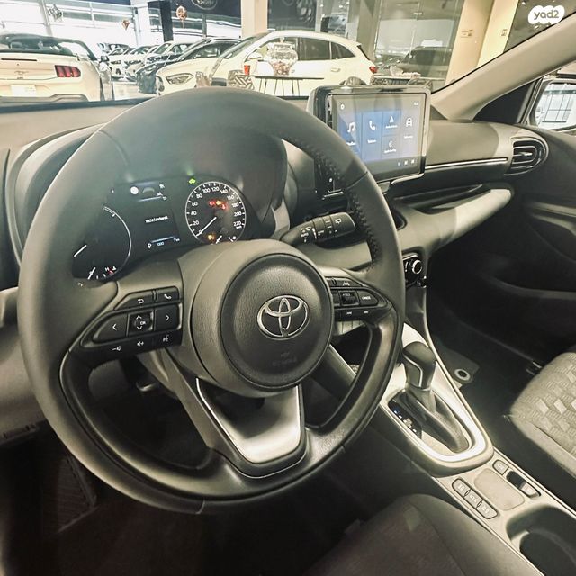 טויוטה יאריס