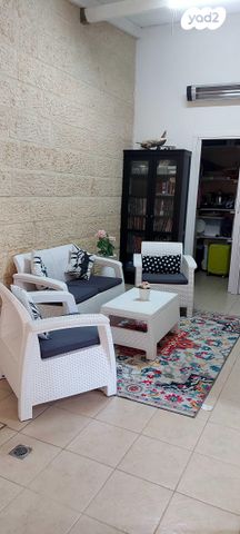 דו משפחתי, נורית 1, גבע בנימין, אדם - גבע בנימין