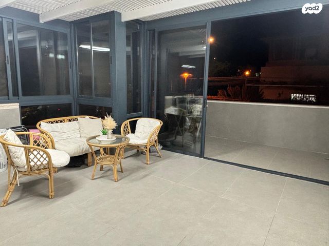 דירת גן, הפרג 12, צמח השדה, מעלה אדומים