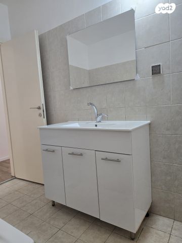 דירה, כרמל 10, אחוזת הנשיא, רחובות