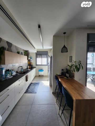 ניסים אלוני 10