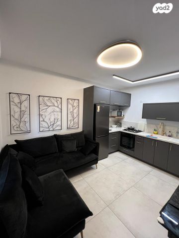 בית פרטי/ קוטג', מלכי ישראל 15, גבעת אולגה, חדרה