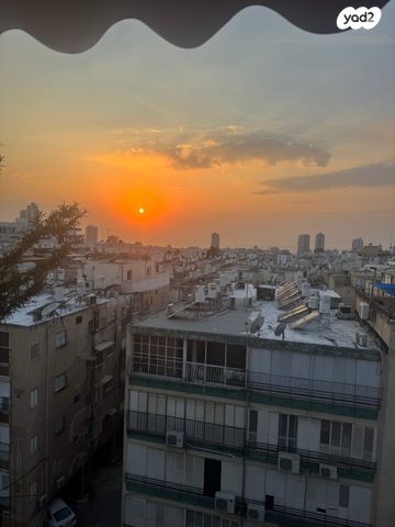 דירה, משה שרת 18, לב העיר, בת ים