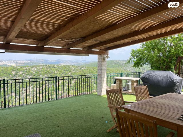 דו משפחתי, הגיתית 98, יקיר, יקיר