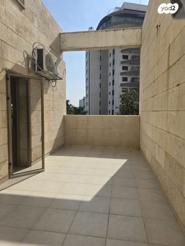 דירה, כרמל 10, אחוזת הנשיא, רחובות