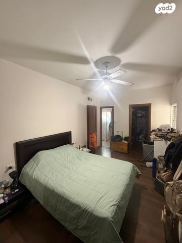 גג/ פנטהאוז, שדרות בן גוריון 9, בן גוריון, חולון