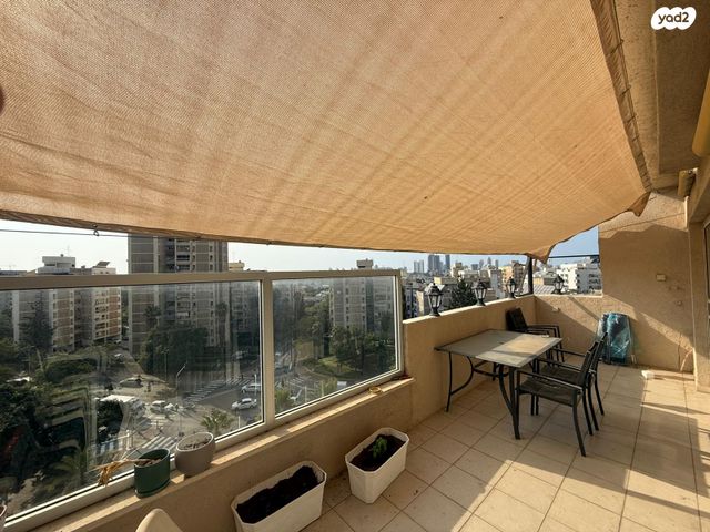 גג/ פנטהאוז, שדרות בן גוריון 9, בן גוריון, חולון