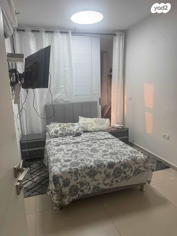 דירה, משה שרת 18, לב העיר, בת ים