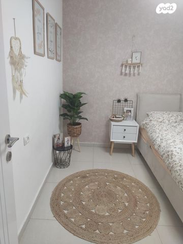 דירת גן, הפרג 12, צמח השדה, מעלה אדומים