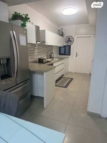 דירה, משה שרת 18, לב העיר, בת ים