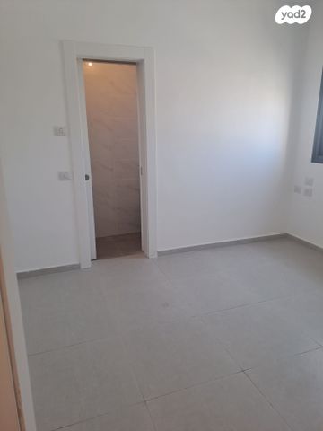 דירת גן, אתרוג 3, לב העיר, בת ים