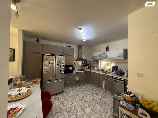 גג/ פנטהאוז, שדרות בן גוריון 9, בן גוריון, חולון