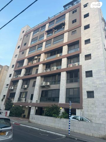 דירה, משה שרת 18, לב העיר, בת ים