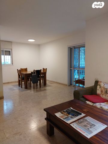 דו משפחתי, שנת היובל 114, גיל עמל, הוד השרון