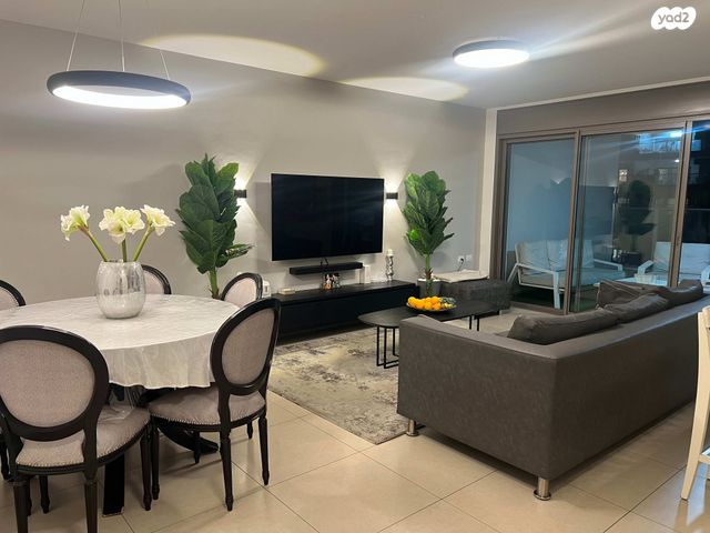 שושנה דמארי 11