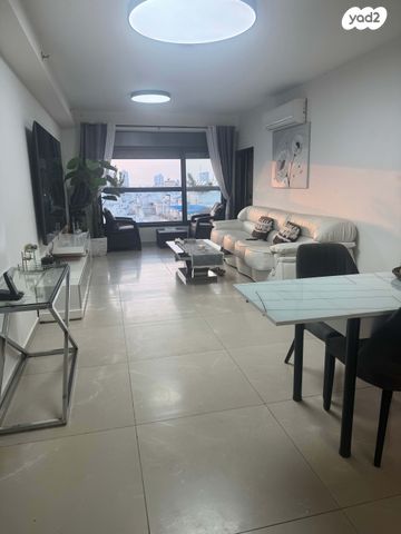 דירה, משה שרת 18, לב העיר, בת ים