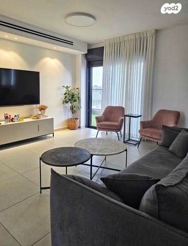 לאה גולדברג 7