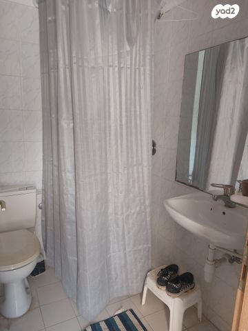 דו משפחתי, שנת היובל 114, גיל עמל, הוד השרון