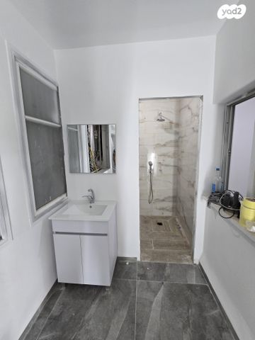 דירת גן, חנה סנש 22, שיכון ד, טבריה