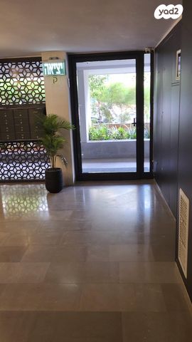 דירת גן, שדרות ירושלים 92, מרום נווה, רמת יצחק, רמת גן