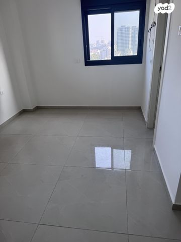 דירה, הרב הרצוג 6, צפון מערב מרכז העיר, נתניה