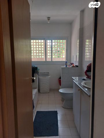 דו משפחתי, שנת היובל 114, גיל עמל, הוד השרון