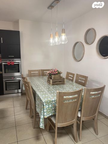 דו משפחתי, הגיתית 98, יקיר, יקיר