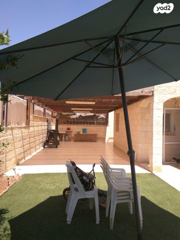 דו משפחתי, נורית 1, גבע בנימין, אדם - גבע בנימין