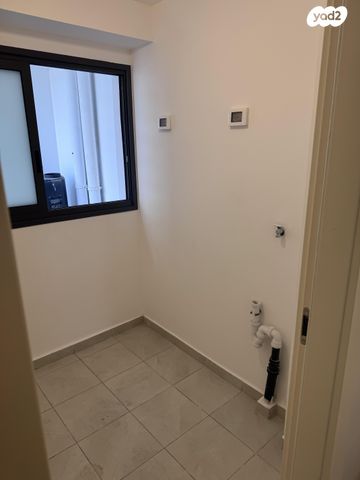 דירה, הרב הרצוג 6, צפון מערב מרכז העיר, נתניה