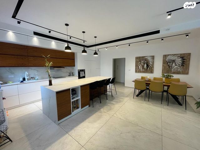 דירת גן, האורנים 17, מרכז העיר, סביניה, הוותיקה, קרית ביאליק