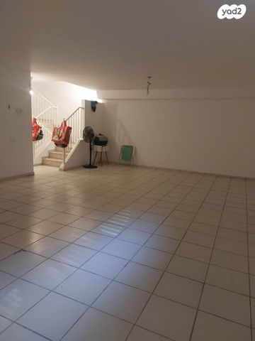 דו משפחתי, שנת היובל 114, גיל עמל, הוד השרון