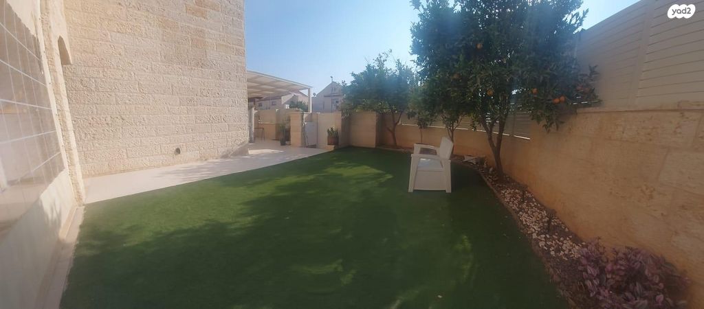 דו משפחתי, נורית 1, גבע בנימין, אדם - גבע בנימין