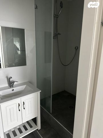 יחידת דיור, שדרות גלוסקין 15, ב' / צפון מערב העיר, רחובות