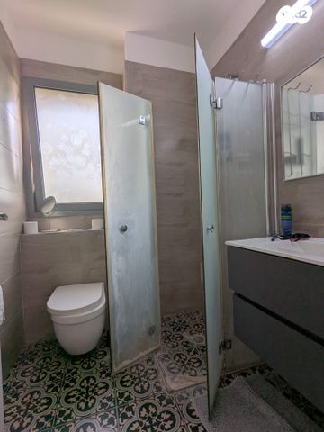 דירה, רב אלוף דן שומרון 15, קרית קריניצי, רמת גן