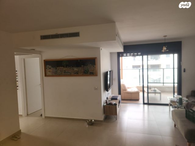 דירה, יקינטון 14, הפרחים, חריש