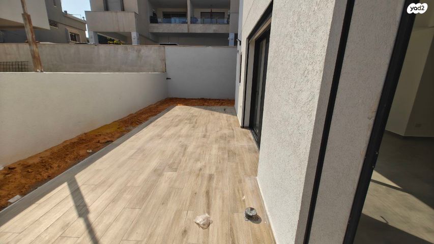 דו משפחתי, הרצל 20, אביב, ראש העין