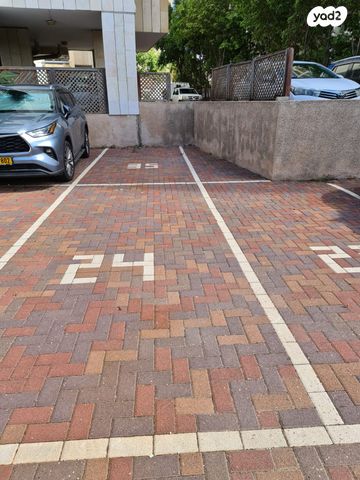 מאיר יערי 12