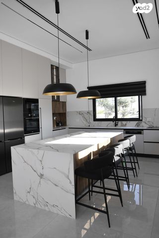 תיירות ונופש, שייקה אופיר 34, נווה שרון / שער העיר, נתיבות