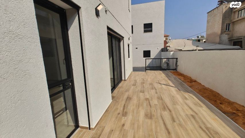 דו משפחתי, הרצל 20, אביב, ראש העין