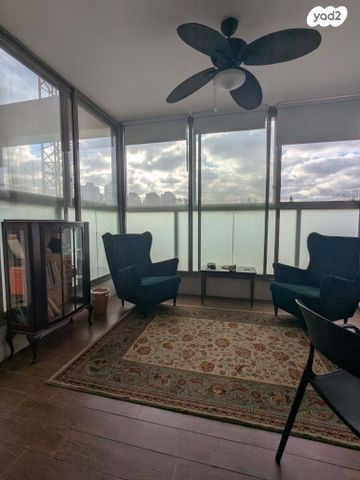 דירה, רב אלוף דן שומרון 15, קרית קריניצי, רמת גן