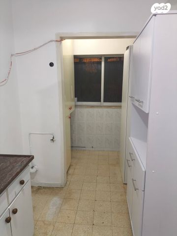 שדרות ירושלים 66