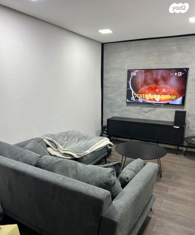 לוי אשכול 11